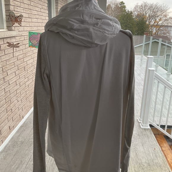 Lululemon Women's White Jacket - Picture 5 of 6